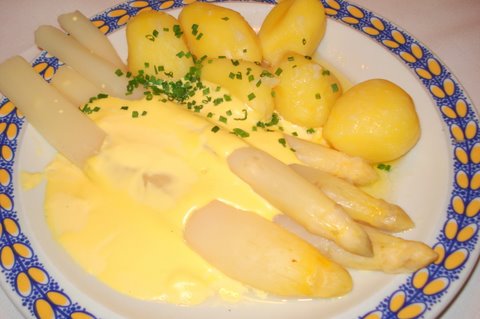 Spargel w Hollandaise at Donisl.JPG